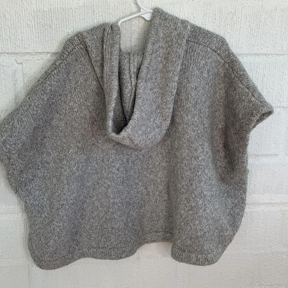 OshKosh B'gosh Gray Embroidered Acrylic Cotton Shrug Hooded Sweater sz 3T
